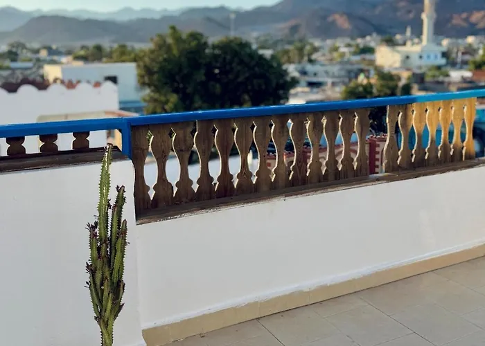 Bright Panoramic Rooftop At World Apartment