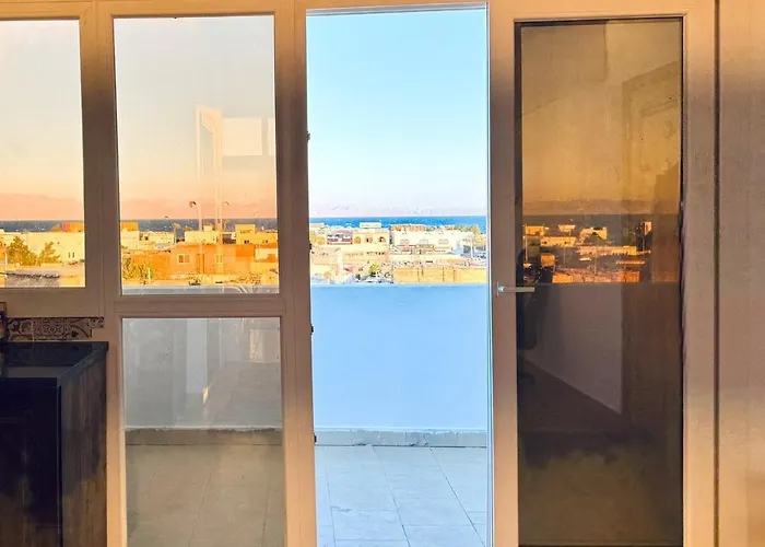 Bright Panoramic Rooftop At World Apartment *