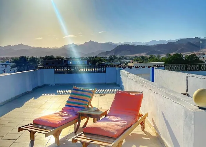 Bright Panoramic Rooftop At World Apartment *